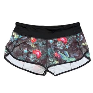 EUC Lululemon Run:Speed Short *4 Way Stretch 8 Curious Jungle Multi Black Floral